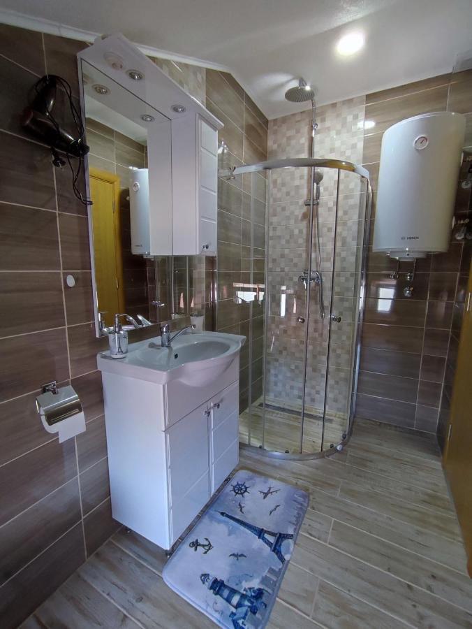 Apartman Toni Gračac Exteriör bild
