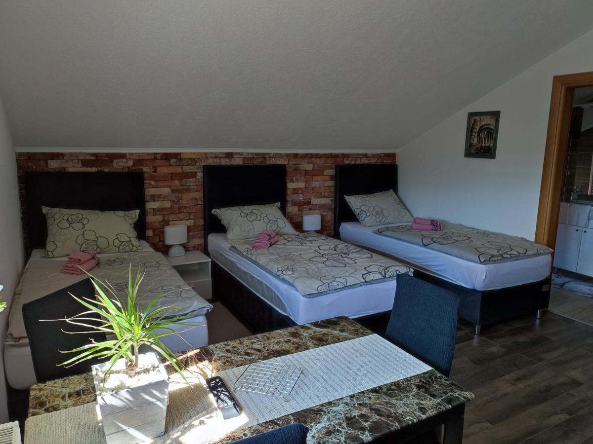 Apartman Toni Gračac Exteriör bild