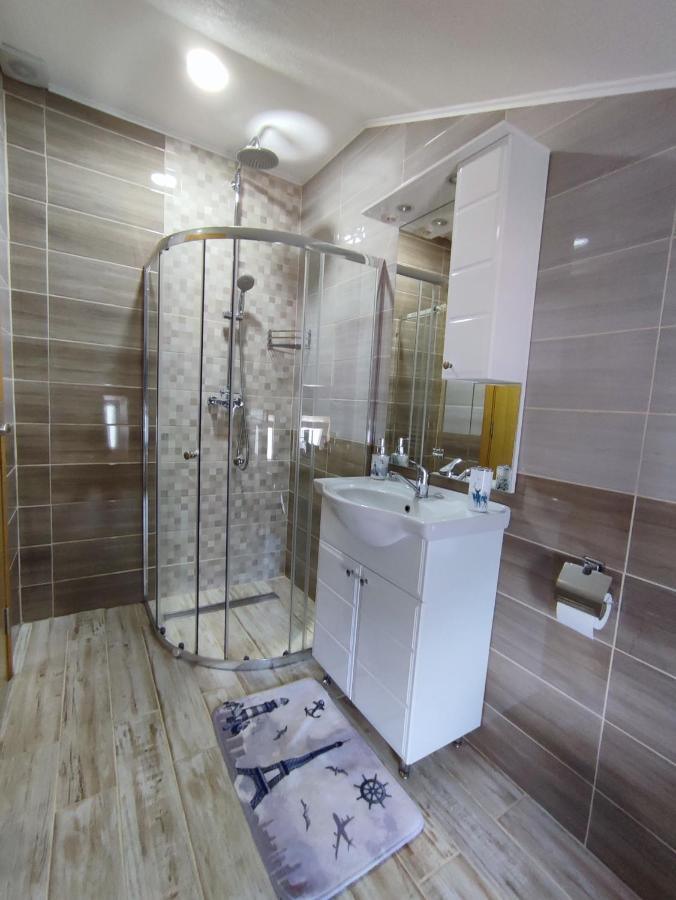 Apartman Toni Gračac Exteriör bild