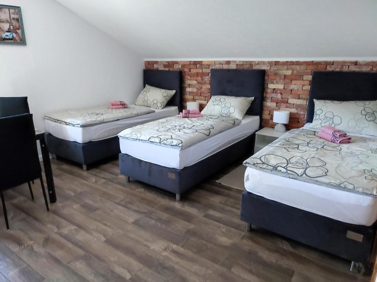Apartman Toni Gračac Exteriör bild