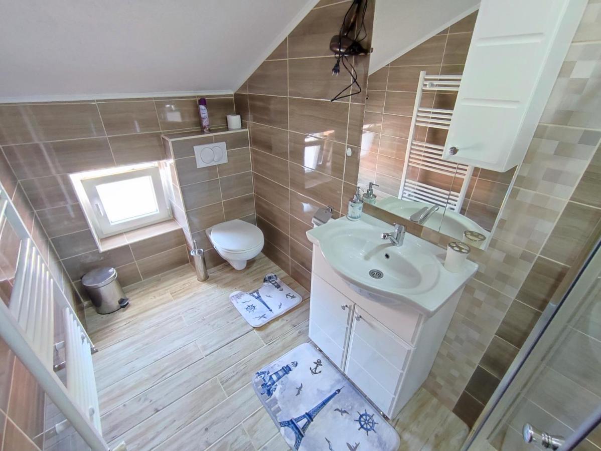 Apartman Toni Gračac Exteriör bild