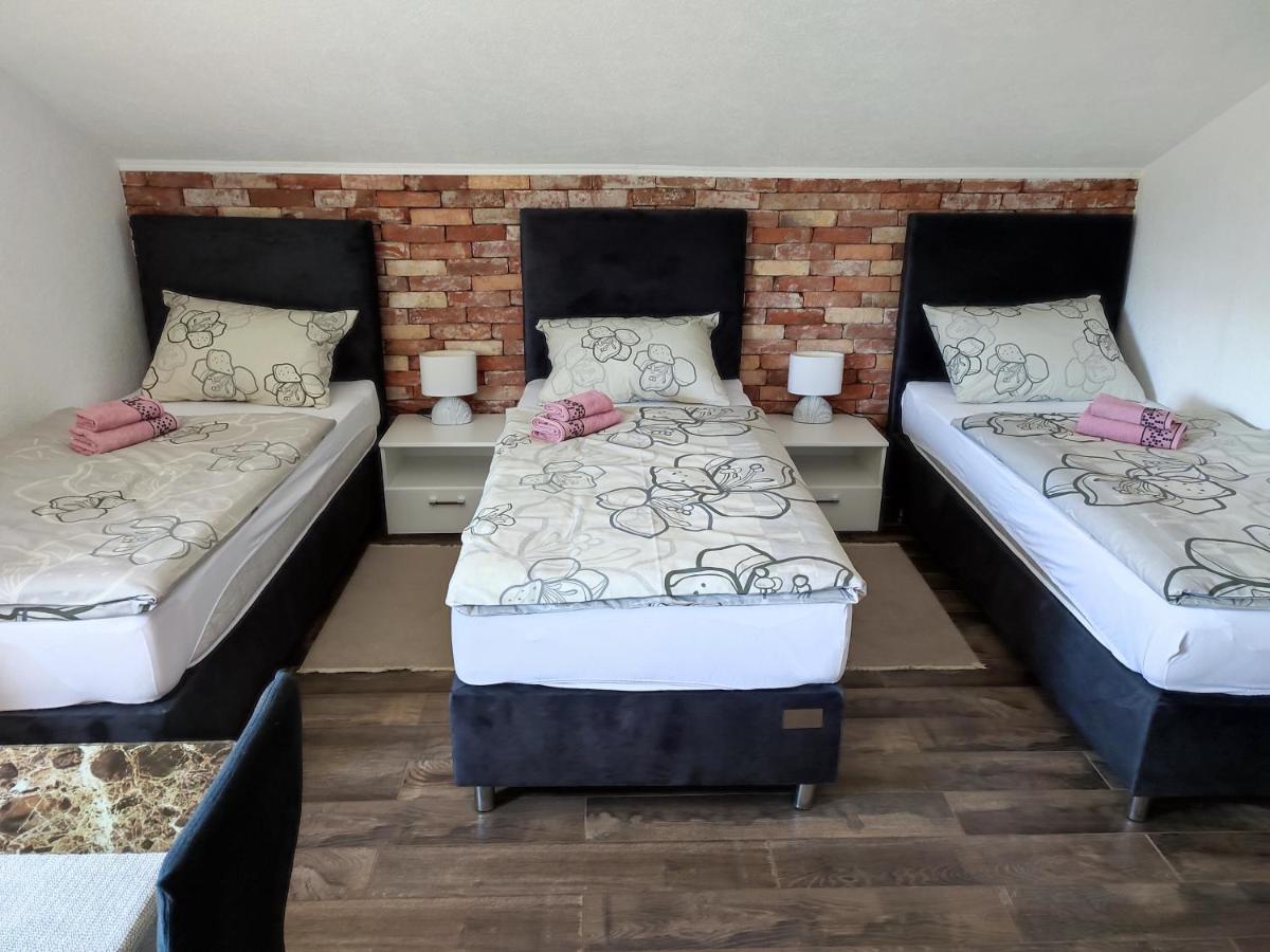 Apartman Toni Gračac Exteriör bild