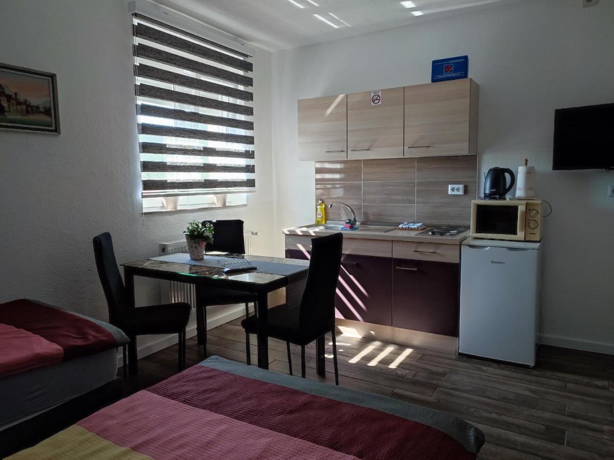 Apartman Toni Gračac Exteriör bild