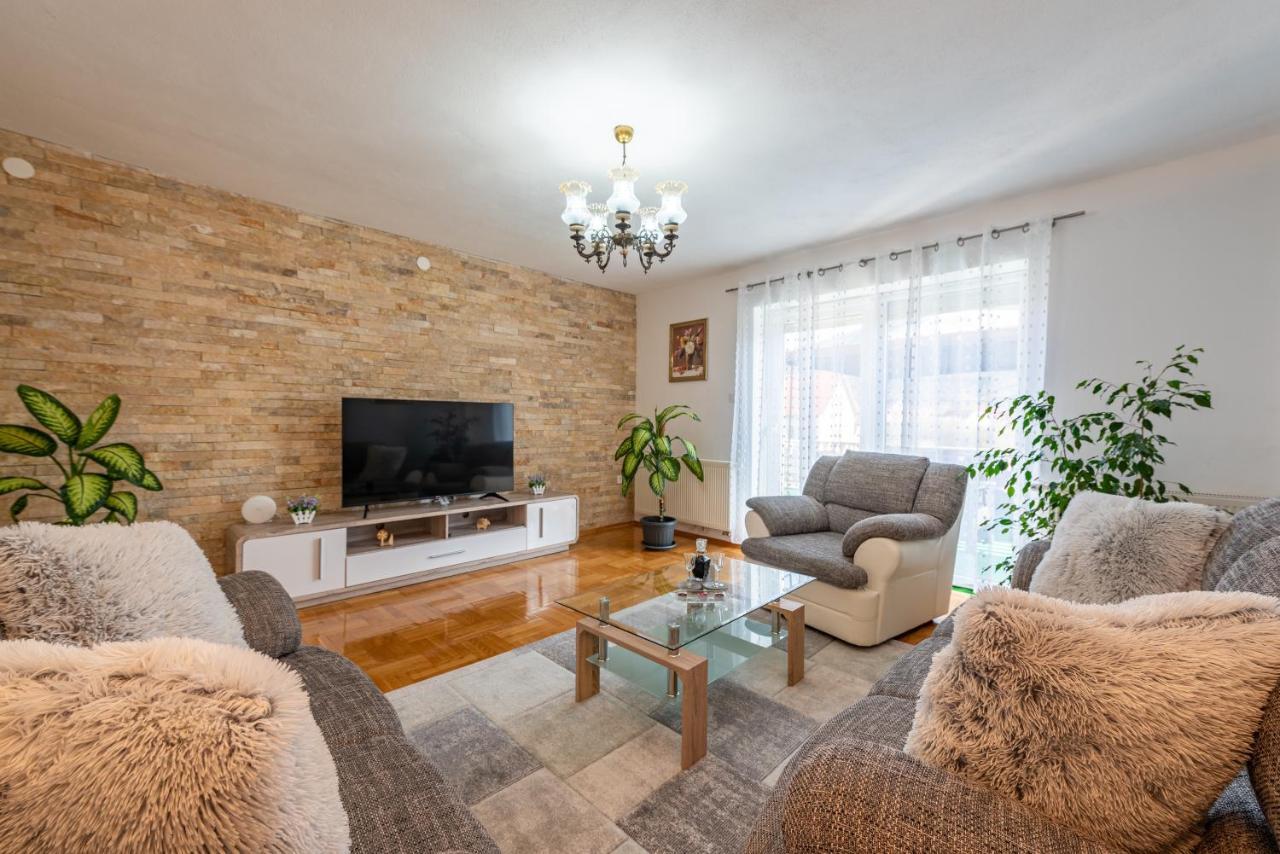 Apartman Toni Gračac Exteriör bild