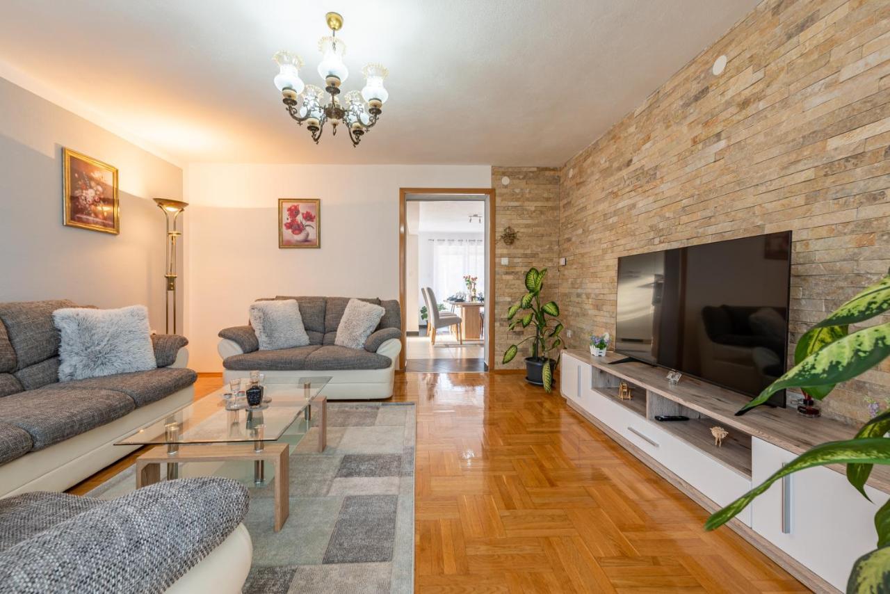 Apartman Toni Gračac Exteriör bild