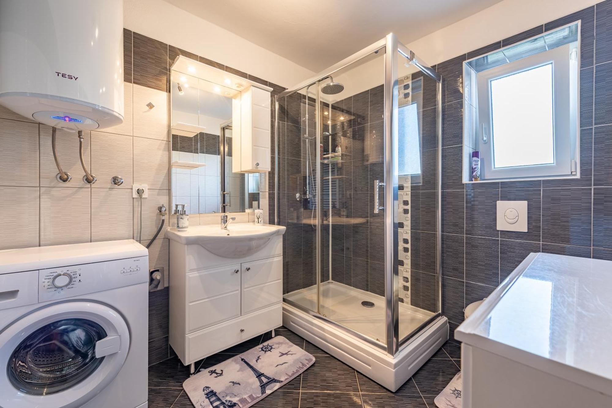 Apartman Toni Gračac Exteriör bild