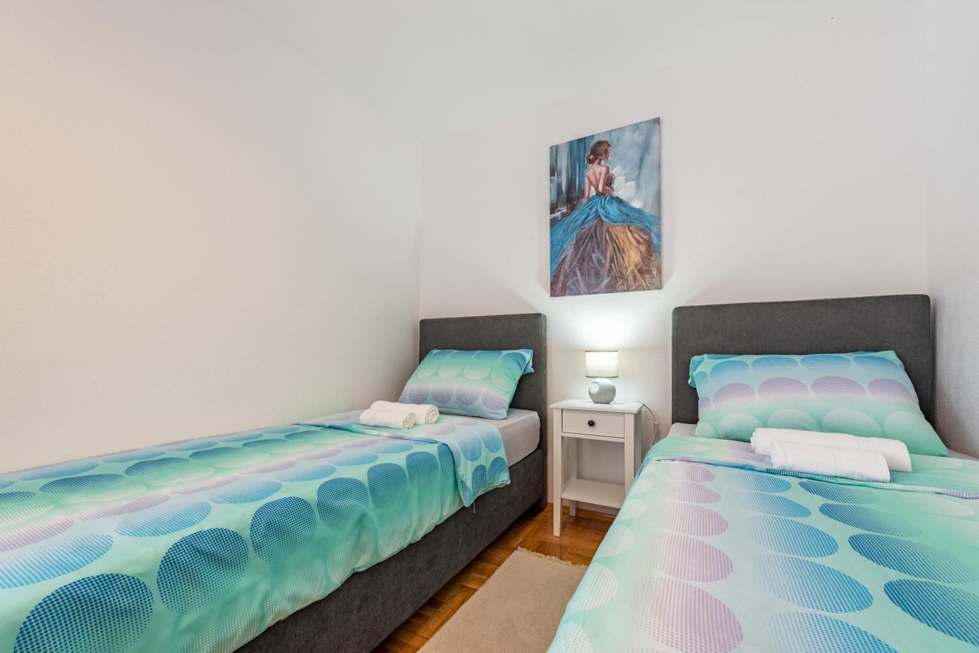Apartman Toni Gračac Exteriör bild