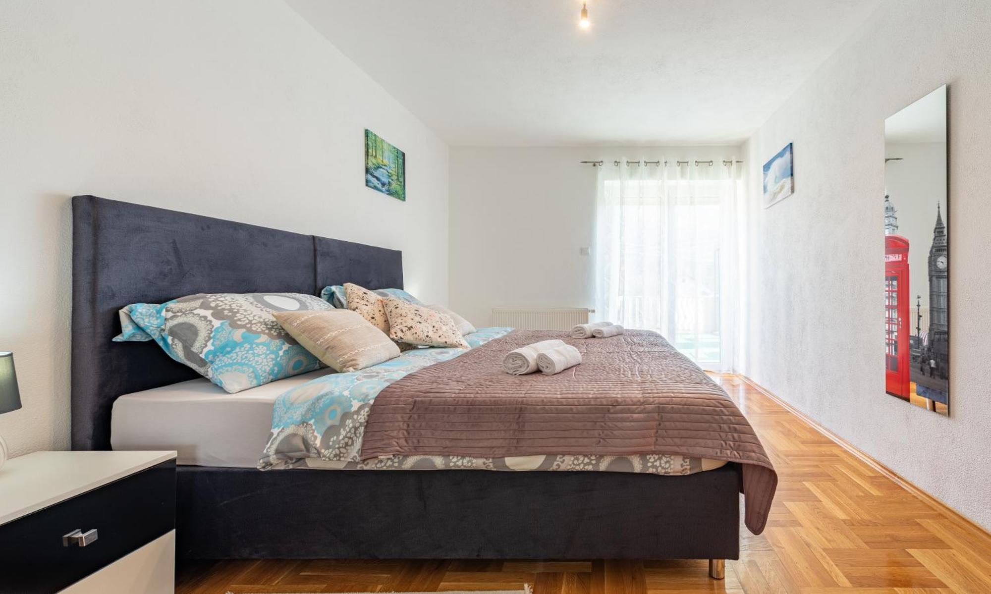 Apartman Toni Gračac Exteriör bild