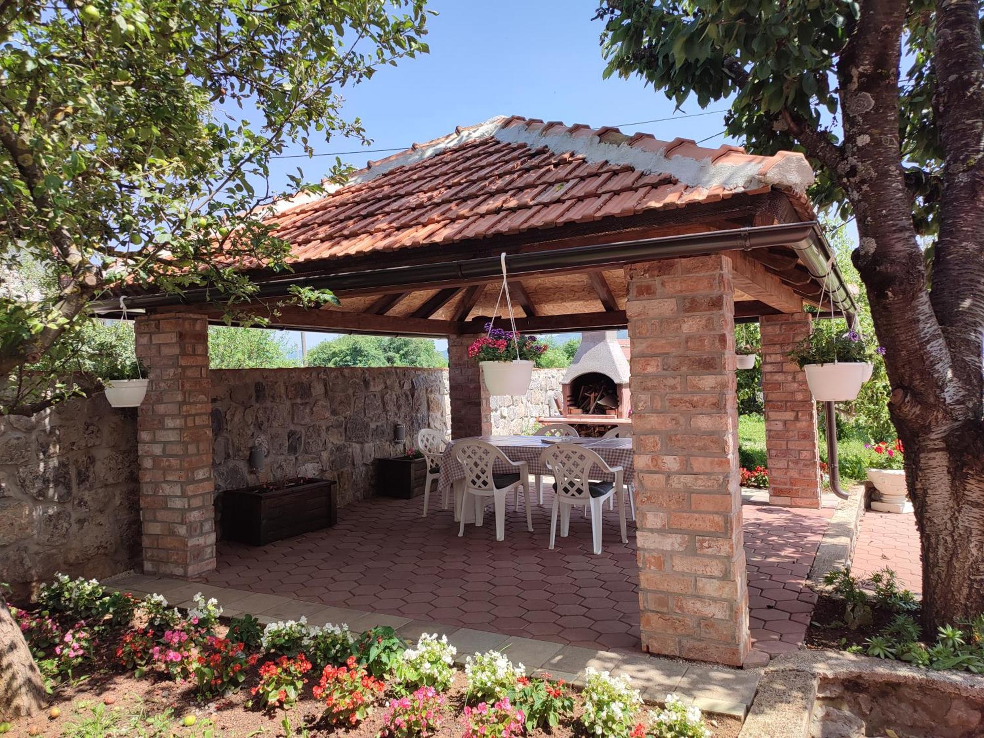 Apartman Toni Gračac Exteriör bild
