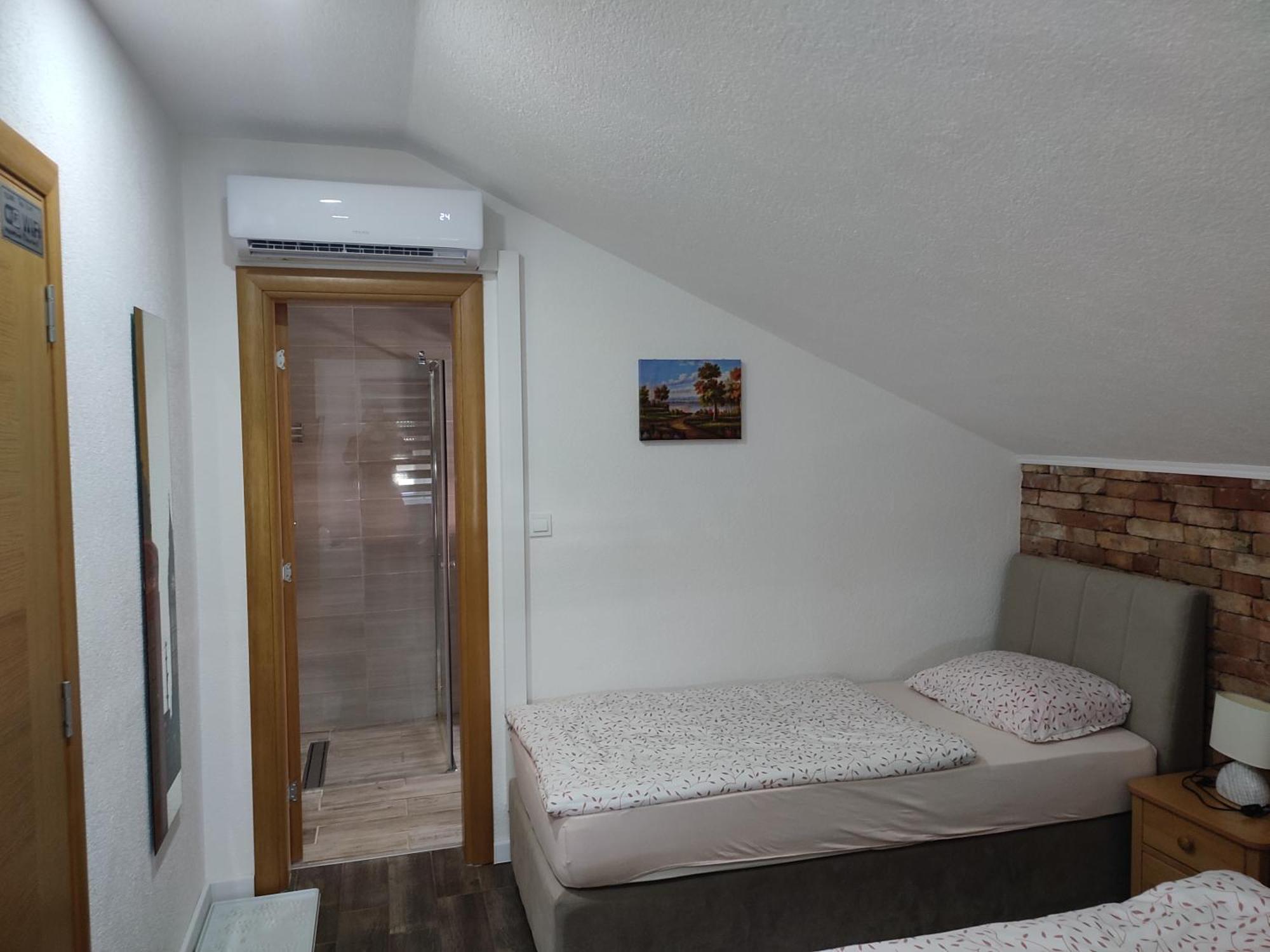 Apartman Toni Gračac Exteriör bild