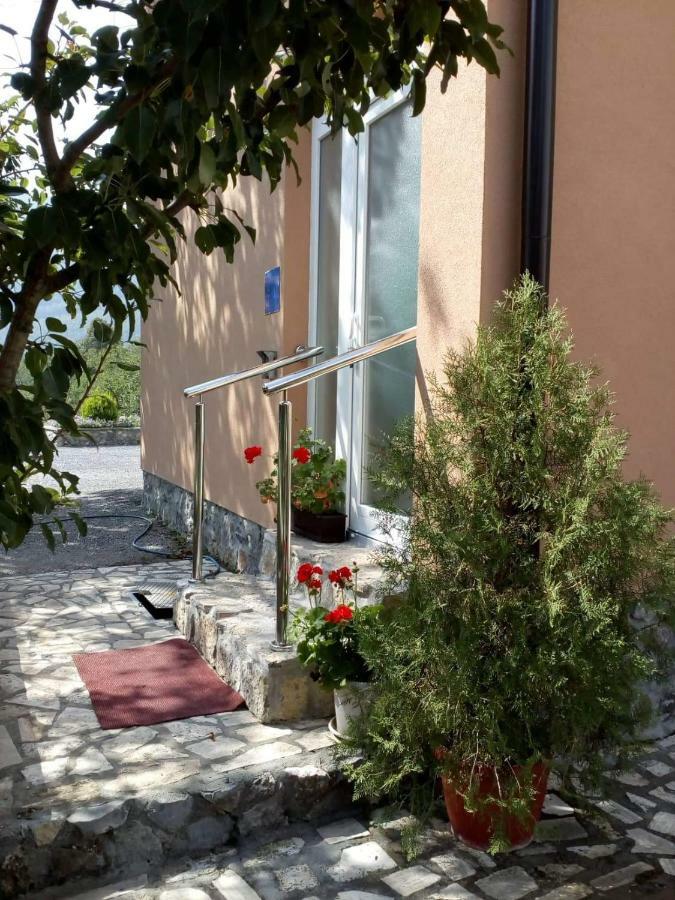 Apartman Toni Gračac Exteriör bild